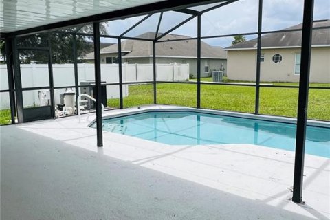House in Kissimmee, Florida 4 bedrooms, 186.73 sq.m. № 1680160 - photo 14