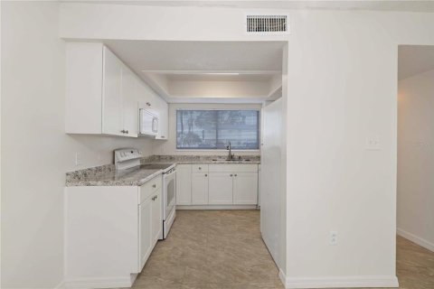 Touwnhouse à louer à Sarasota, Floride: 2 chambres, 82.13 m2 № 2107971 - photo 10