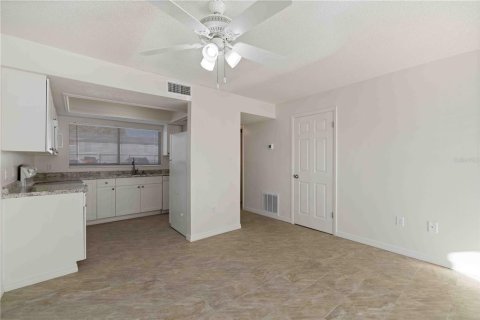 Touwnhouse à louer à Sarasota, Floride: 2 chambres, 82.13 m2 № 2107971 - photo 4