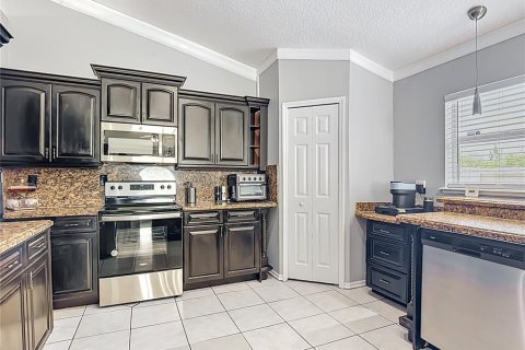 House in Kissimmee, Florida 4 bedrooms, 199.55 sq.m. № 2198684 - photo 9
