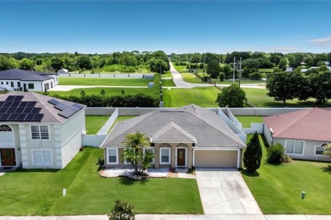 House in Kissimmee, Florida 4 bedrooms, 199.55 sq.m. № 2198684 - photo 4