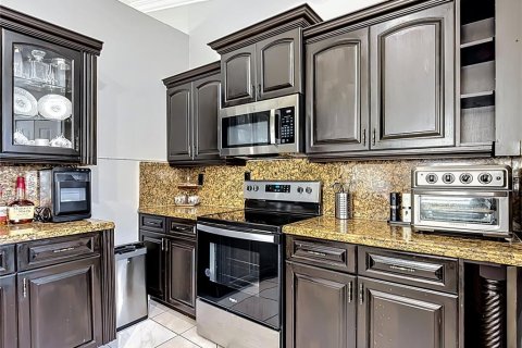 House in Kissimmee, Florida 4 bedrooms, 199.55 sq.m. № 2198684 - photo 11