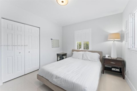 Снять в аренду виллу или дом в Майами, Флорида 3 спальни, 182.37м2, № 1968011 - фото 11