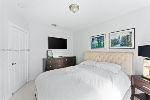 Снять в аренду виллу или дом в Майами, Флорида 3 спальни, 182.37м2, № 1968011 - фото 14