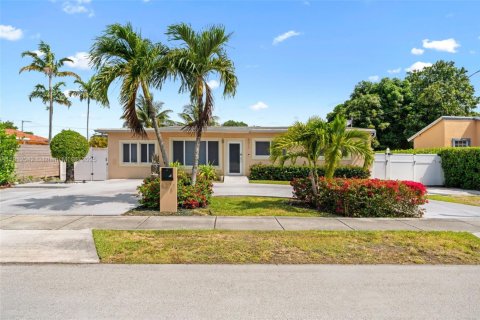 Снять в аренду виллу или дом в Майами, Флорида 3 спальни, 182.37м2, № 1968011 - фото 19