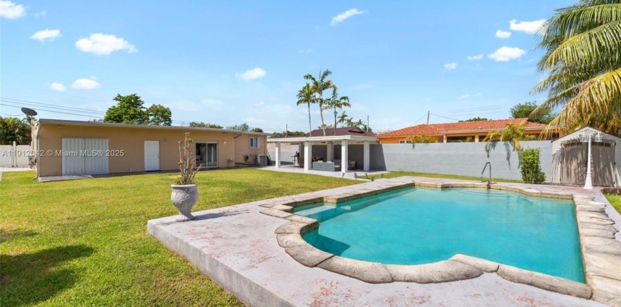 Дом в Майами, Флорида 3 спальни, 182.37м2 № 1968011