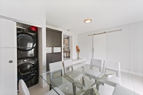 Снять в аренду виллу или дом в Майами, Флорида 3 спальни, 182.37м2, № 1968011 - фото 18