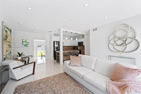 Снять в аренду виллу или дом в Майами, Флорида 3 спальни, 182.37м2, № 1968011 - фото 7