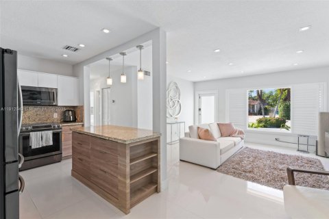 Снять в аренду виллу или дом в Майами, Флорида 3 спальни, 182.37м2, № 1968011 - фото 3