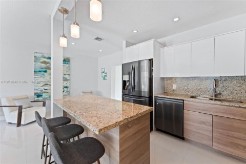 Снять в аренду виллу или дом в Майами, Флорида 3 спальни, 182.37м2, № 1968011 - фото 2