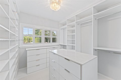 Снять в аренду виллу или дом в Майами, Флорида 3 спальни, 182.37м2, № 1968011 - фото 9