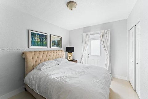 Снять в аренду виллу или дом в Майами, Флорида 3 спальни, 182.37м2, № 1968011 - фото 13