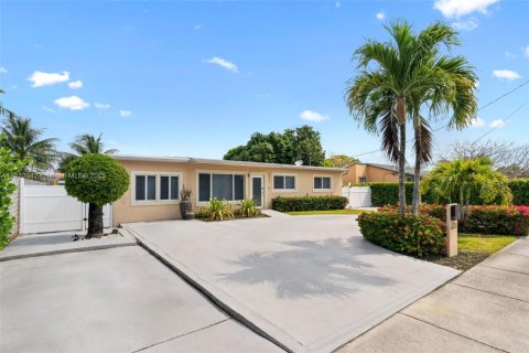 Снять в аренду виллу или дом в Майами, Флорида 3 спальни, 182.37м2, № 1968011 - фото 20