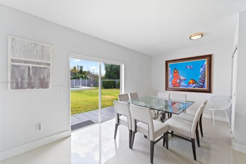 Снять в аренду виллу или дом в Майами, Флорида 3 спальни, 182.37м2, № 1968011 - фото 16