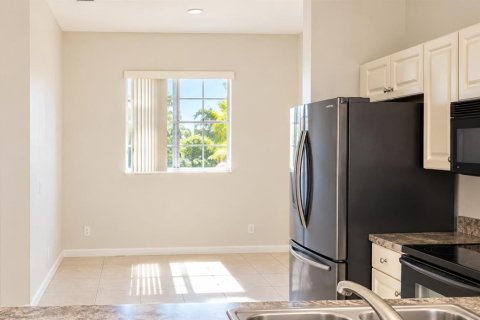 Condo in Riviera Beach, Florida, 2 bedrooms № 2387996 - photo 3