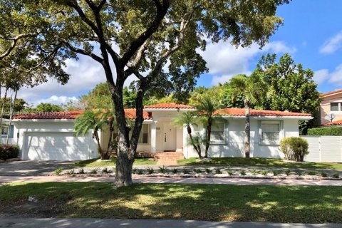 House in Coral Gables, Florida 3 bedrooms, 238.2 sq.m. № 2068546