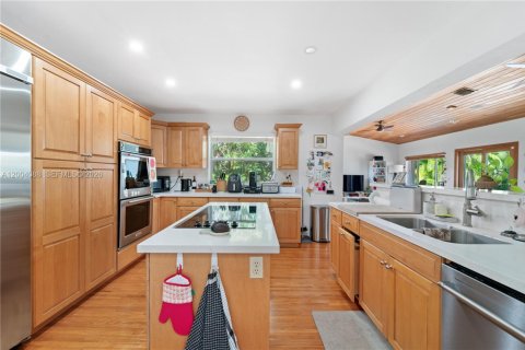 House in Coral Gables, Florida 3 bedrooms, 238.2 sq.m. № 2068546 - photo 7