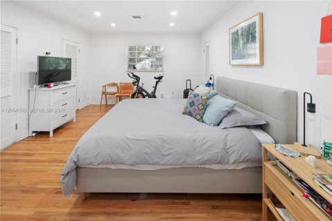 House in Coral Gables, Florida 3 bedrooms, 238.2 sq.m. № 2068546 - photo 18