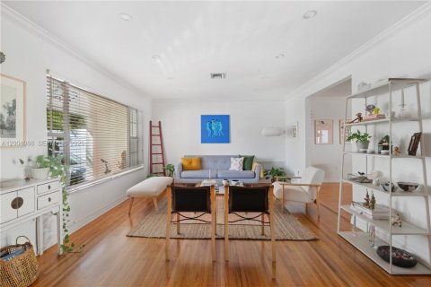 House in Coral Gables, Florida 3 bedrooms, 238.2 sq.m. № 2068546 - photo 2