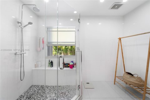 House in Coral Gables, Florida 3 bedrooms, 238.2 sq.m. № 2068546 - photo 21