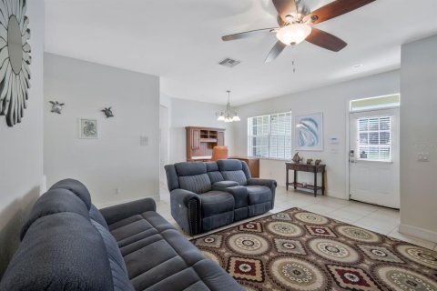 House in Cape Coral, Florida 3 bedrooms, 165.74 sq.m. № 1797861 - photo 7