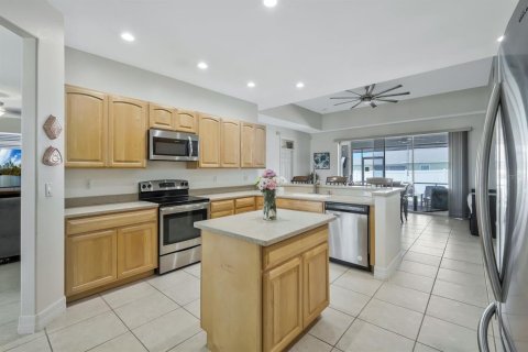House in Cape Coral, Florida 3 bedrooms, 165.74 sq.m. № 1797861 - photo 11