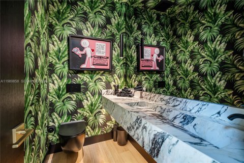 House in Miami, Florida 5 bedrooms, 323.3 sq.m. № 2064831 - photo 21