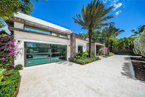 House in Miami, Florida 5 bedrooms, 323.3 sq.m. № 2064831 - photo 2