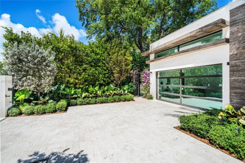 House in Miami, Florida 5 bedrooms, 323.3 sq.m. № 2064831 - photo 5