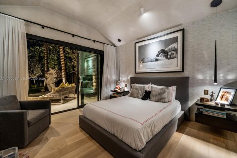 House in Miami, Florida 5 bedrooms, 323.3 sq.m. № 2064831 - photo 27