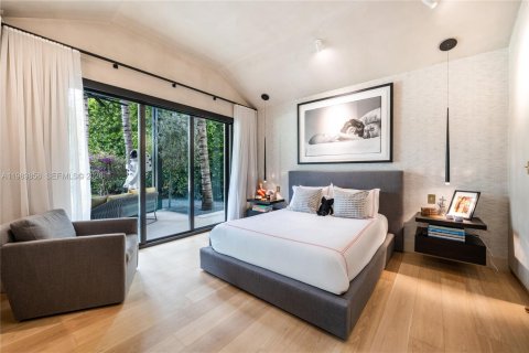 House in Miami, Florida 5 bedrooms, 323.3 sq.m. № 2064831 - photo 28