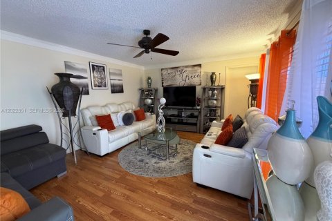 Touwnhouse à vendre à Palm Springs, Floride: 3 chambres, 143.07 m2 № 2084393 - photo 6