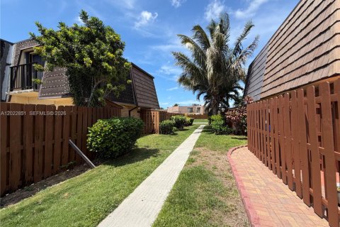 Touwnhouse à vendre à Palm Springs, Floride: 3 chambres, 143.07 m2 № 2084393 - photo 2