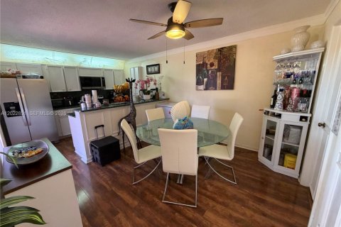 Touwnhouse à vendre à Palm Springs, Floride: 3 chambres, 143.07 m2 № 2084393 - photo 8