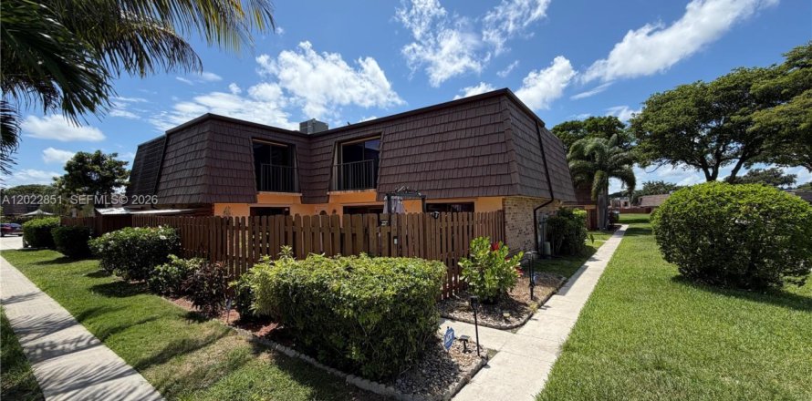 Touwnhouse à Palm Springs, Floride 3 chambres, 143.07 m2 № 2084393