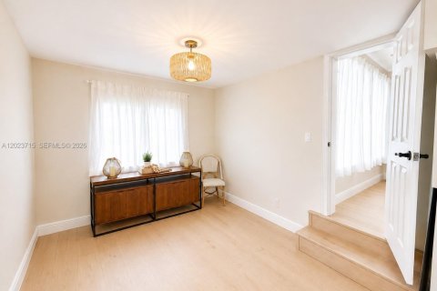 Villa ou maison à vendre à Miami, Floride: 4 chambres, 160.07 m2 № 2084850 - photo 23
