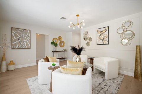 Villa ou maison à vendre à Miami, Floride: 4 chambres, 160.07 m2 № 2084850 - photo 2