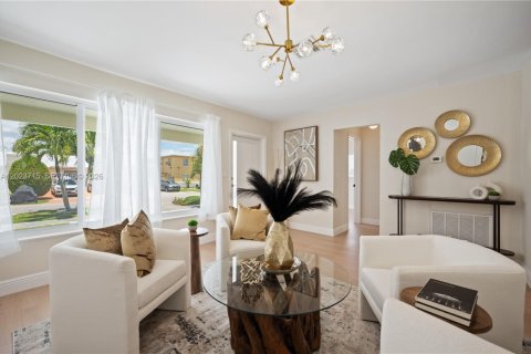 Villa ou maison à vendre à Miami, Floride: 4 chambres, 160.07 m2 № 2084850 - photo 3
