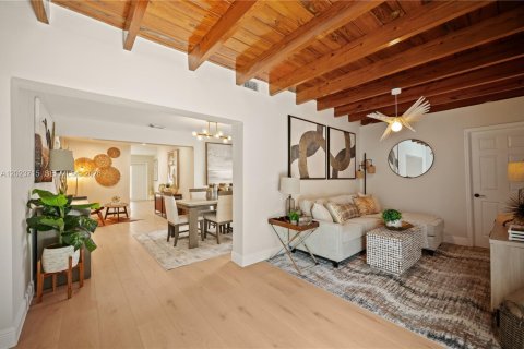Villa ou maison à vendre à Miami, Floride: 4 chambres, 160.07 m2 № 2084850 - photo 10