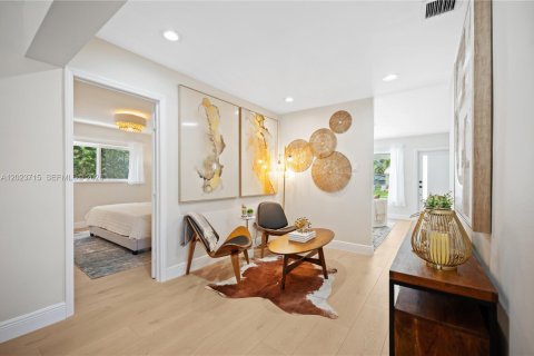 Villa ou maison à vendre à Miami, Floride: 4 chambres, 160.07 m2 № 2084850 - photo 6