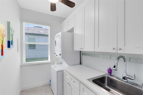 Casa en venta en Oakland, Florida, 3 dormitorios, 185.8 m2 № 1881332 - foto 19