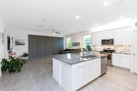 Casa en venta en Oakland, Florida, 3 dormitorios, 185.8 m2 № 1881332 - foto 8