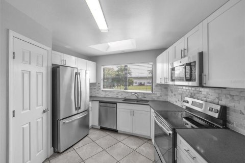 House in Deltona, Florida 3 bedrooms, 102.75 sq.m. № 1845025 - photo 7