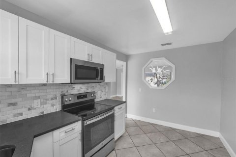 House in Deltona, Florida 3 bedrooms, 102.75 sq.m. № 1845025 - photo 8