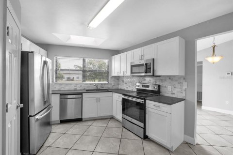 House in Deltona, Florida 3 bedrooms, 102.75 sq.m. № 1845025 - photo 9