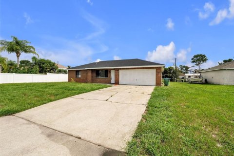 House in Deltona, Florida 3 bedrooms, 102.75 sq.m. № 1845025 - photo 1