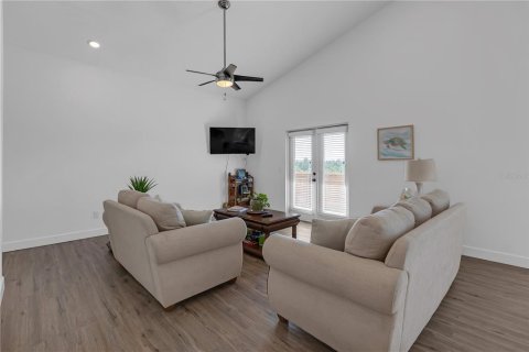 House in Tampa, Florida 4 bedrooms, 278.71 sq.m. № 1795175 - photo 13