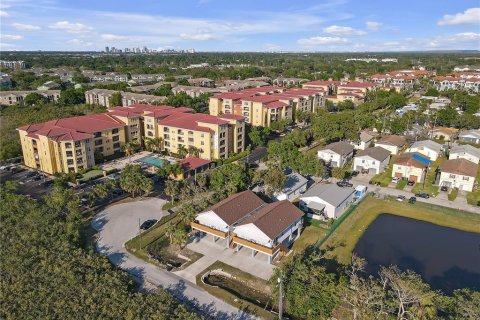 House in Tampa, Florida 4 bedrooms, 278.71 sq.m. № 1795175 - photo 9