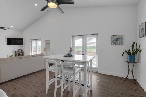 House in Tampa, Florida 4 bedrooms, 278.71 sq.m. № 1795175 - photo 16