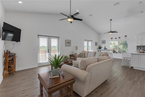 House in Tampa, Florida 4 bedrooms, 278.71 sq.m. № 1795175 - photo 11